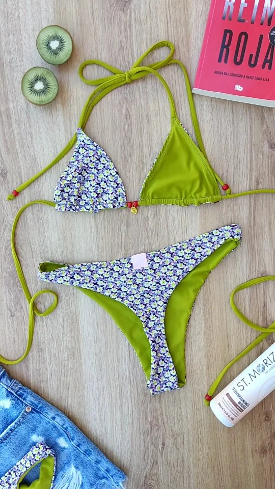 Estoy entre dos versiones del bikini Vera y NECESITO vuestra opinión…
¿Braguita estilo sirena 🐚 o tipo tanga 🔥? ¡Las dos son reversibles y quedan brutales con el top!
Decidme en comentarios cuál os gusta más, que no me decido ni de coña jajaja.

¿Sirena o tanga? ¡Os leo!

#bikinis #verano #summer #handmade #foryou #fyp #Viral #parati #HopesDesigns #KeyToTheSea #RaysOfSun #mallorca #trend #sirenaotanga #bikinivibes #reversiblebikini
